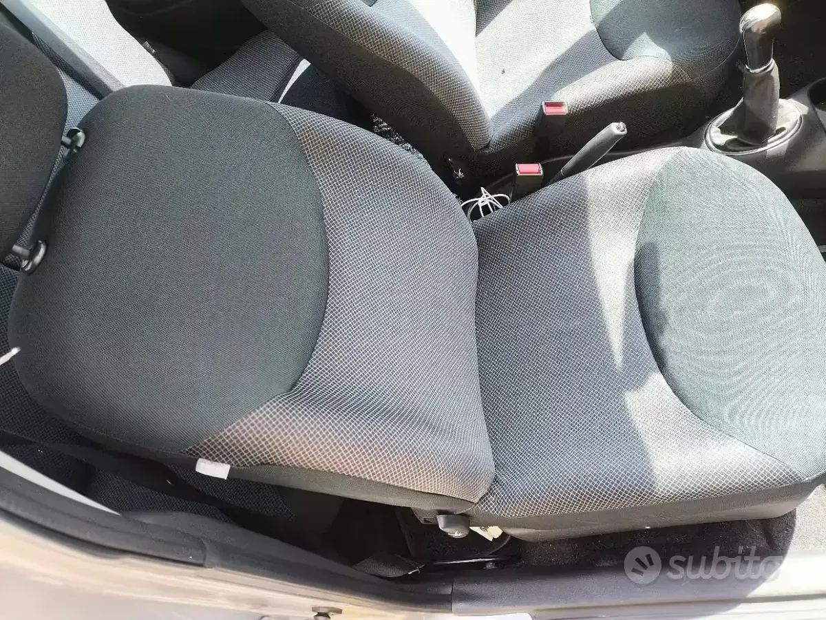 Usata Toyota Yaris 69 CV (50 kW) 2004 Grigio Coupé