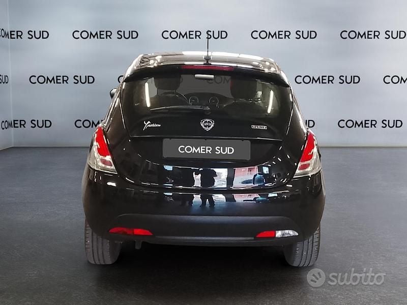 Usata Lancia Ypsilon Silver 69 CV (50 kW) 2022 Nero Utilitaria