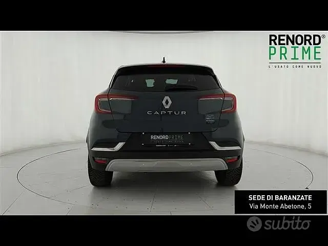 Usata Renault Captur Techno 145 CV (106 kW) 2023 Blu scuro SUV