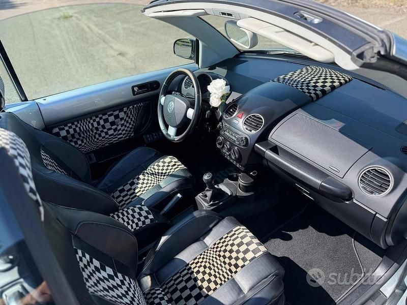Usata VW New Beetle 105 CV (77 kW) 2008 Grigio Utilitaria