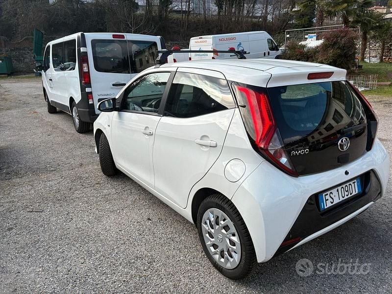 Usata Toyota Aygo Business Edition 72 CV (52 kW) 2018 Bianco Utilitaria