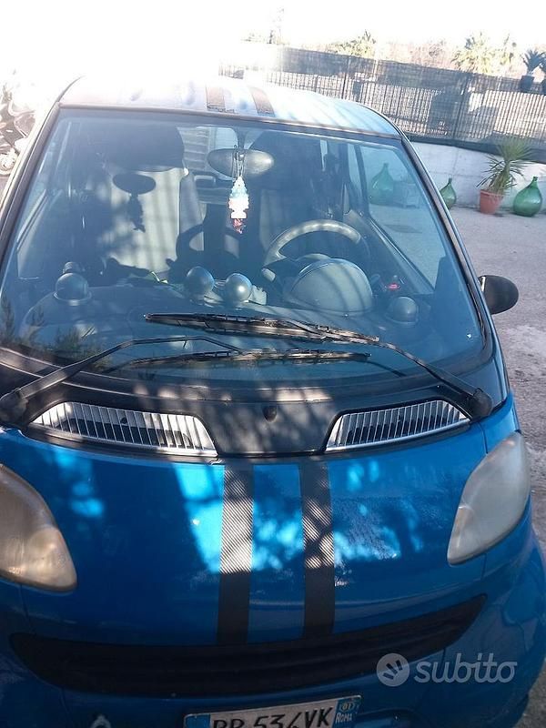 Begagnad Smart #1 2001 Blå