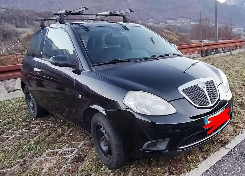 Usata Lancia Ypsilon 75 CV (55 kW) 2010 Nero Utilitaria