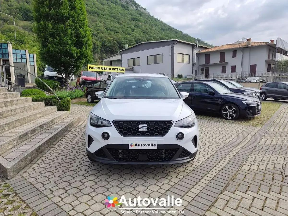 Käytetty Seat Arona Style 116 HP (85 kW) 2025 Valkoinen Katumaasturi