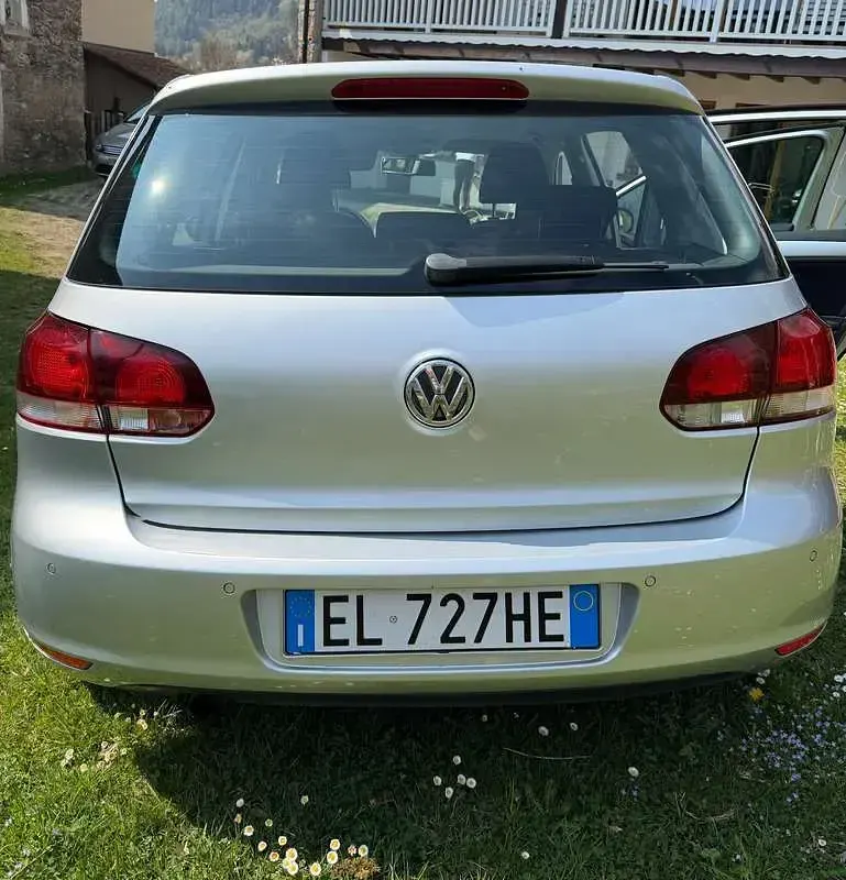Usata VW Golf VII Comfortline 105 CV (77 kW) 2012 Argento Berlina
