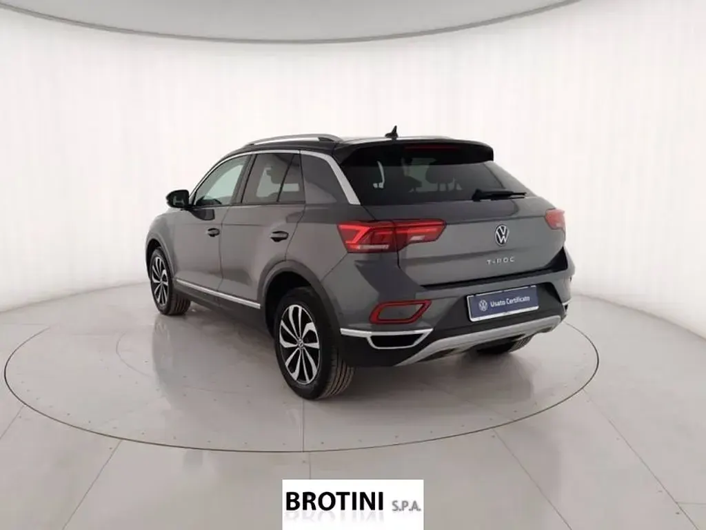 Usata VW T-Roc Style 110 CV (80 kW) 2023 Grigio metallizzato SUV
