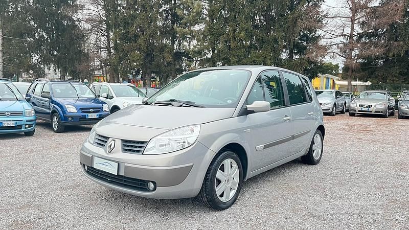 Usata Renault Scénic II Dynamique 113 CV (83 kW) 2005 Grigio Monovolume