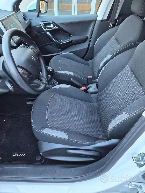 Usata Peugeot 208 75 CV (55 kW) 2016 Bianco Utilitaria