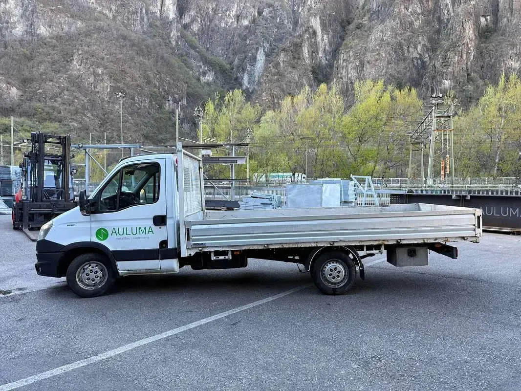 Usata Iveco Daily 106 CV (77 kW) 2015 Bianco Furgone