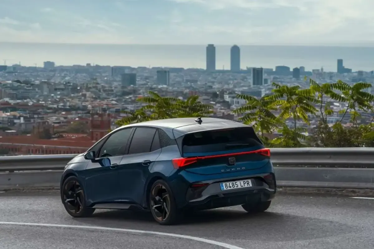 Nuova Cupra Born VZ 88 kW (121 CV) 2026 Argento Utilitaria
