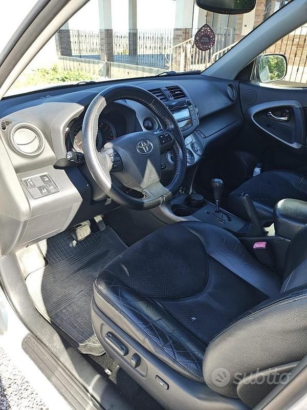 Usata Toyota RAV4 Luxury 150 CV (110 kW) 2011 Bianco SUV