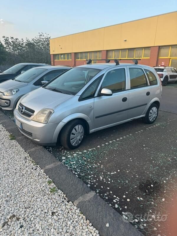 Usata Opel Meriva 101 CV (74 kW) 2004 Grigio Monovolume