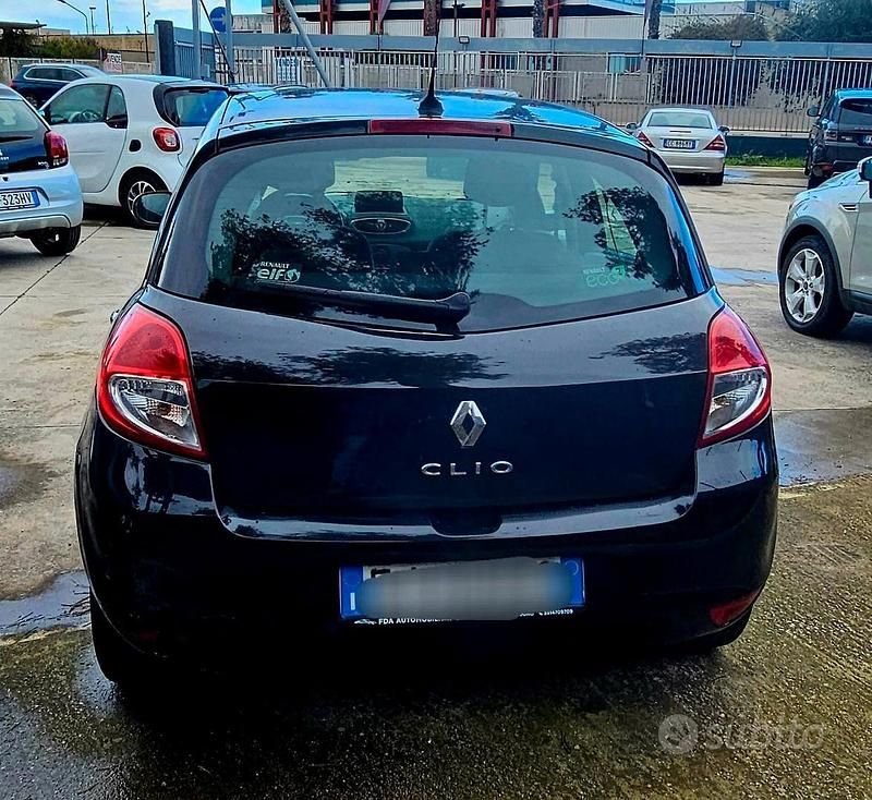 Usata Renault Clio II 75 CV (55 kW) 2011 Nero Berlina