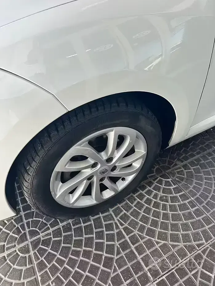 Usata Renault Mégane Coupé 110 CV (80 kW) 2012 Bianco Coupé