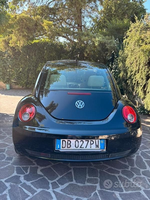 Usata VW New Beetle 105 CV (77 kW) 2006 Nero Utilitaria