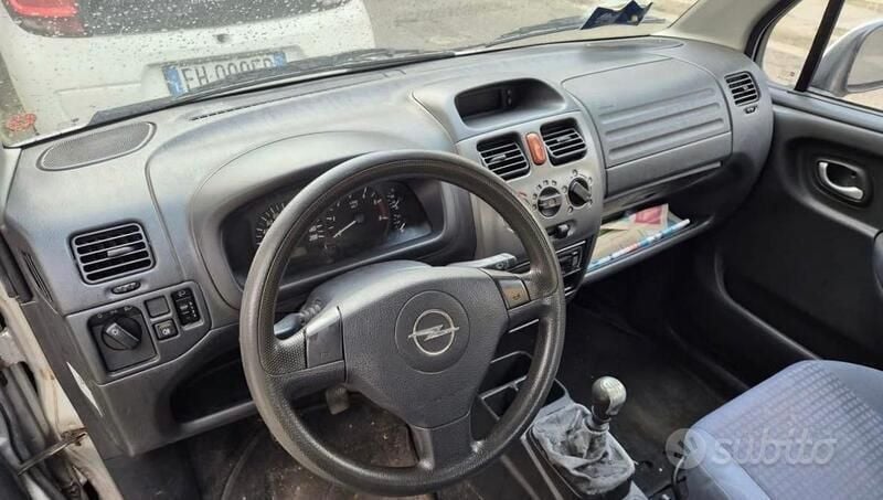 Usata Opel Agila 75 CV (55 kW) 2006 Grigio Utilitaria