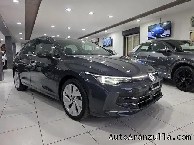 Usata VW Golf VIII Pro 150 CV (110 kW) 2025 Grigio Berlina