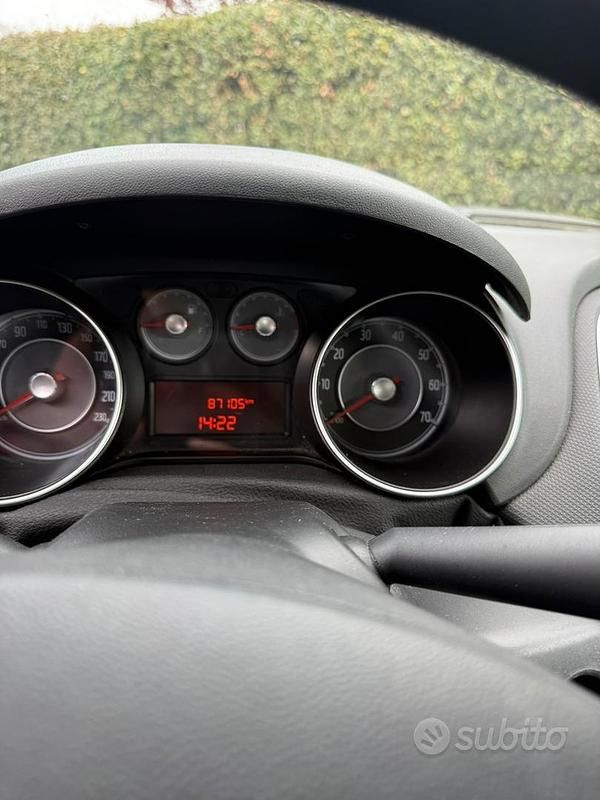 Usata Fiat Punto 69 CV (50 kW) 2016 Bianco Utilitaria