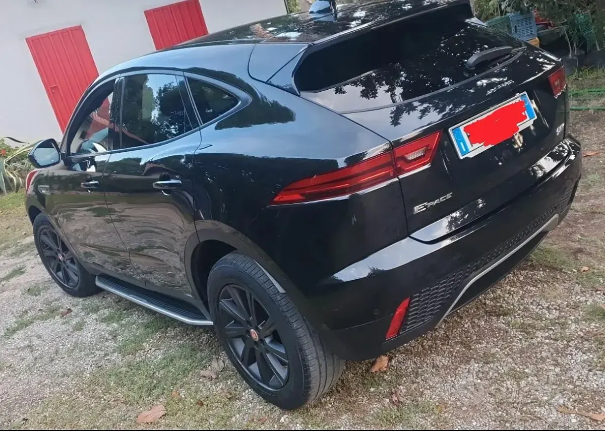 Usata Jaguar E-Pace R-Dynamic 150 CV (110 kW) 2019 Nero SUV