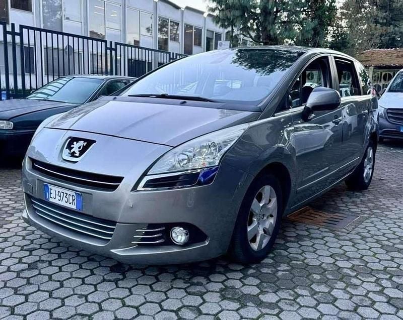 Usata Peugeot 5008 Business-Line 113 CV (83 kW) 2011 Grigio Monovolume