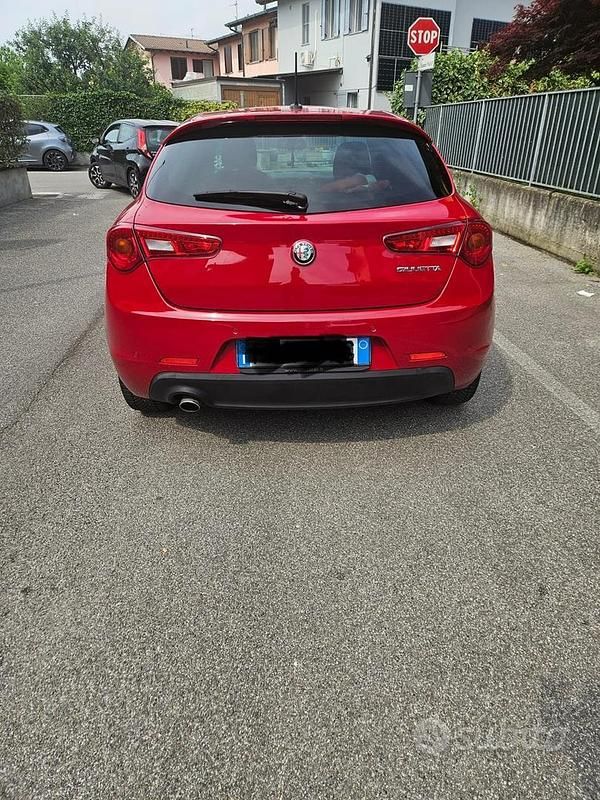 Usata Alfa Romeo Giulietta 120 CV (88 kW) 2017 Rosso Utilitaria