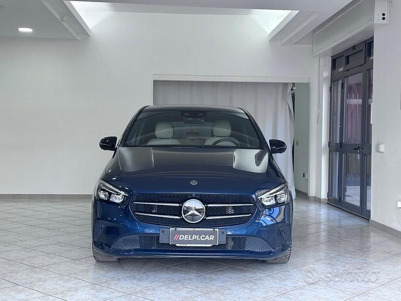 Usata Mercedes B180 Premium 116 CV (85 kW) 2019 Blu Monovolume