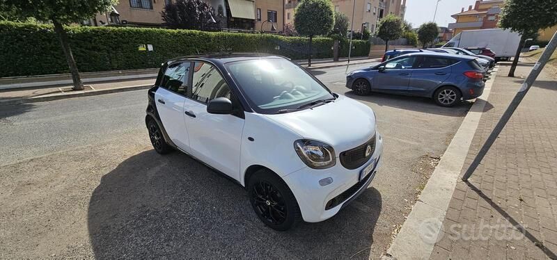 Usata Smart ForFour 71 CV (52 kW) 2016 Bianco Utilitaria