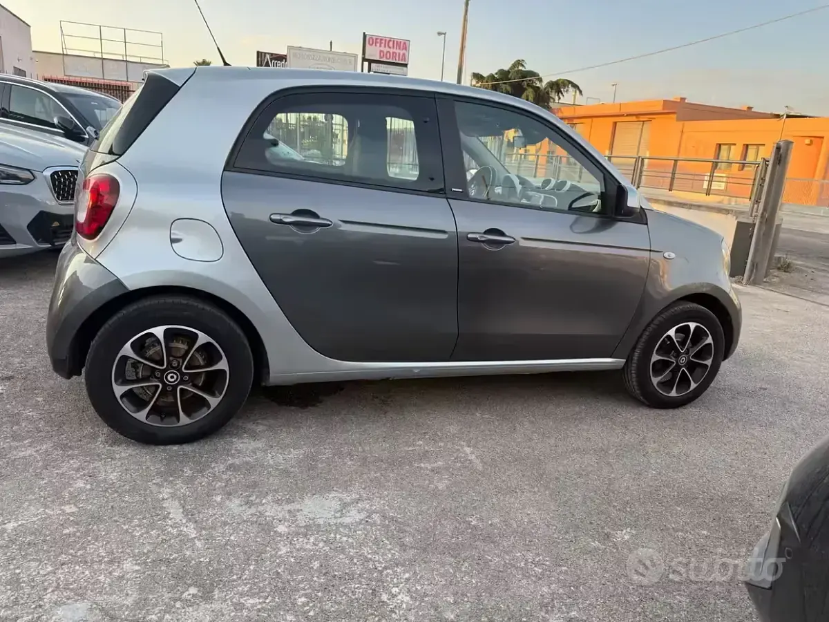 Usata Smart ForFour Passion 71 CV (52 kW) 2015 Grigio Utilitaria