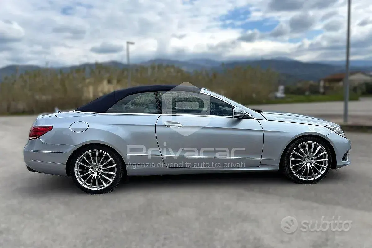Usata Mercedes E220 Premium 170 CV (125 kW) 2015 Blu Cabrio