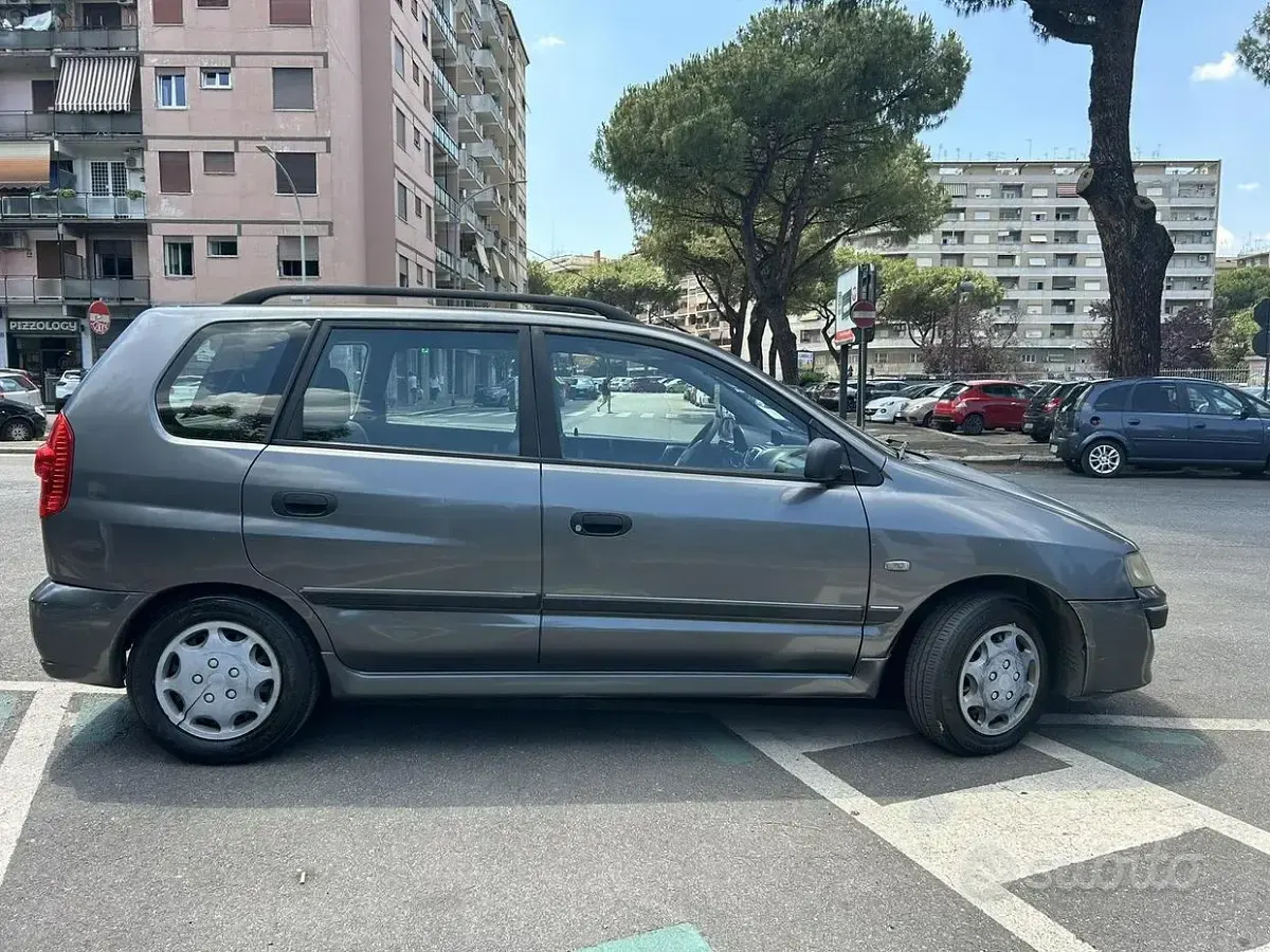 Usata Mitsubishi Space Star 98 CV (72 kW) 2004 Grigio Monovolume