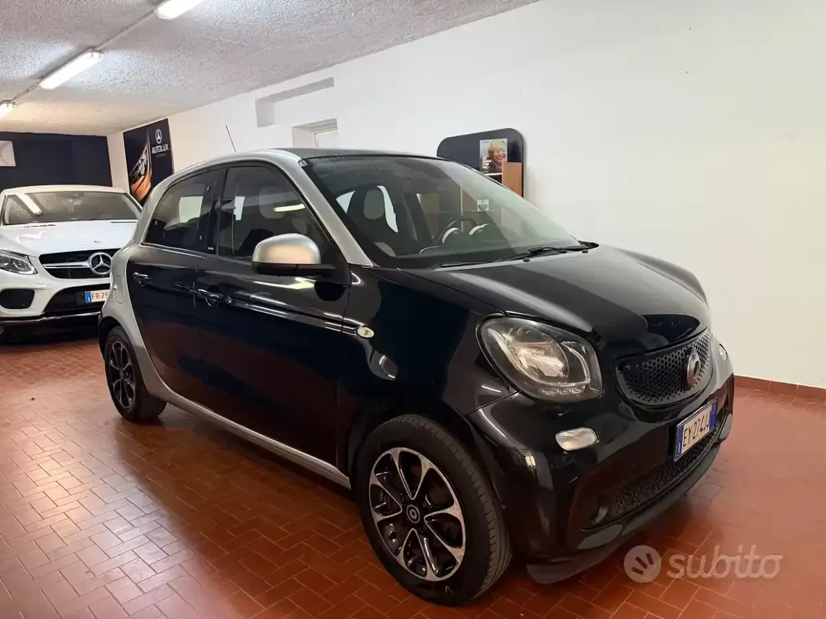 Usata Smart ForFour Prime 71 CV (52 kW) 2015 Nero Utilitaria