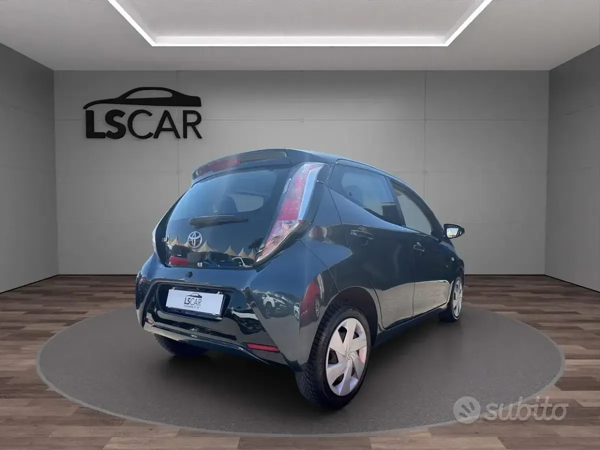 Usata Toyota Aygo Cool 69 CV (50 kW) 2018 Grigio Utilitaria