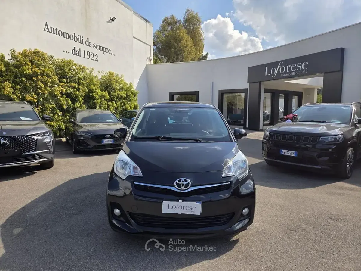 Usata Toyota Verso-S Active 99 CV (72 kW) 2011 Nero metallizzato Monovolume