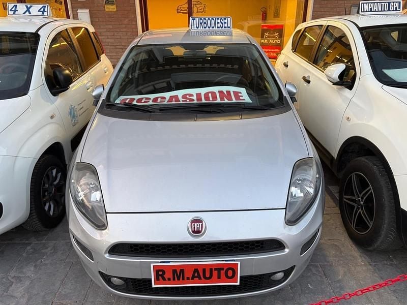 Usata Fiat Punto Lounge 85 CV (62 kW) 2015 Argento Utilitaria