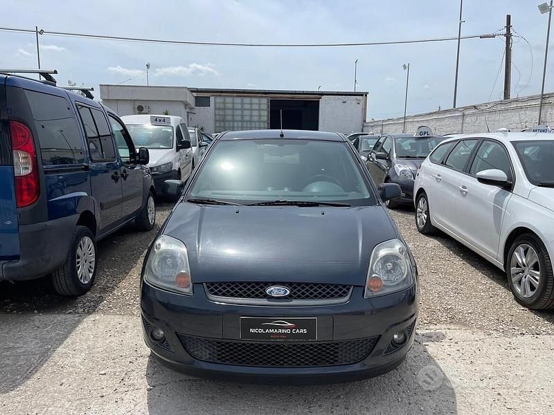 Usata Ford Fiesta Titanium 75 CV (55 kW) 2007 Grigio Berlina