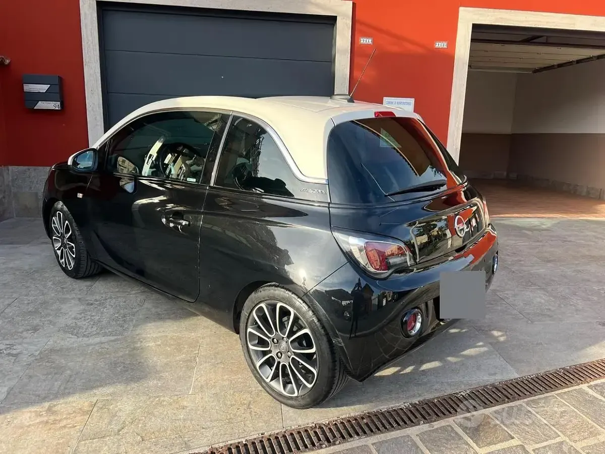 Usata Opel Adam Glam 69 CV (50 kW) 2018 Utilitaria
