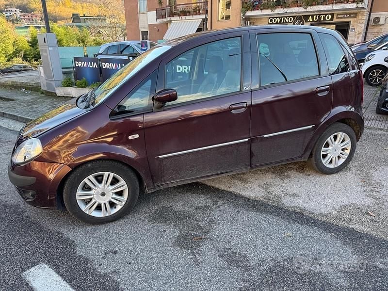 Rosso Usata 2006 Lancia Musa Monovolume | 1300 € (Super prezzo) - Immagine 1/4