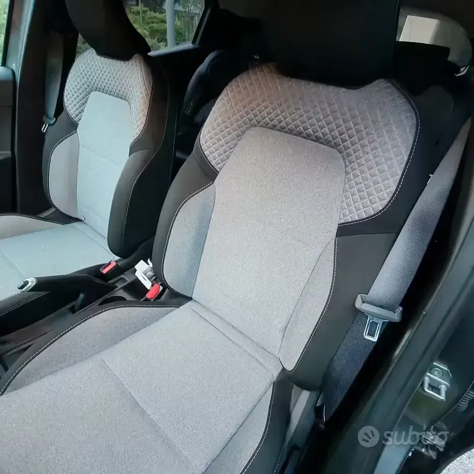 Usata Renault Clio V 101 CV (74 kW) 2024 Utilitaria