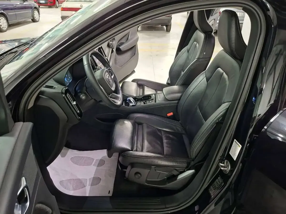 Usata Volvo XC40 Inscription 197 CV (144 kW) 2022 Onyx black SUV