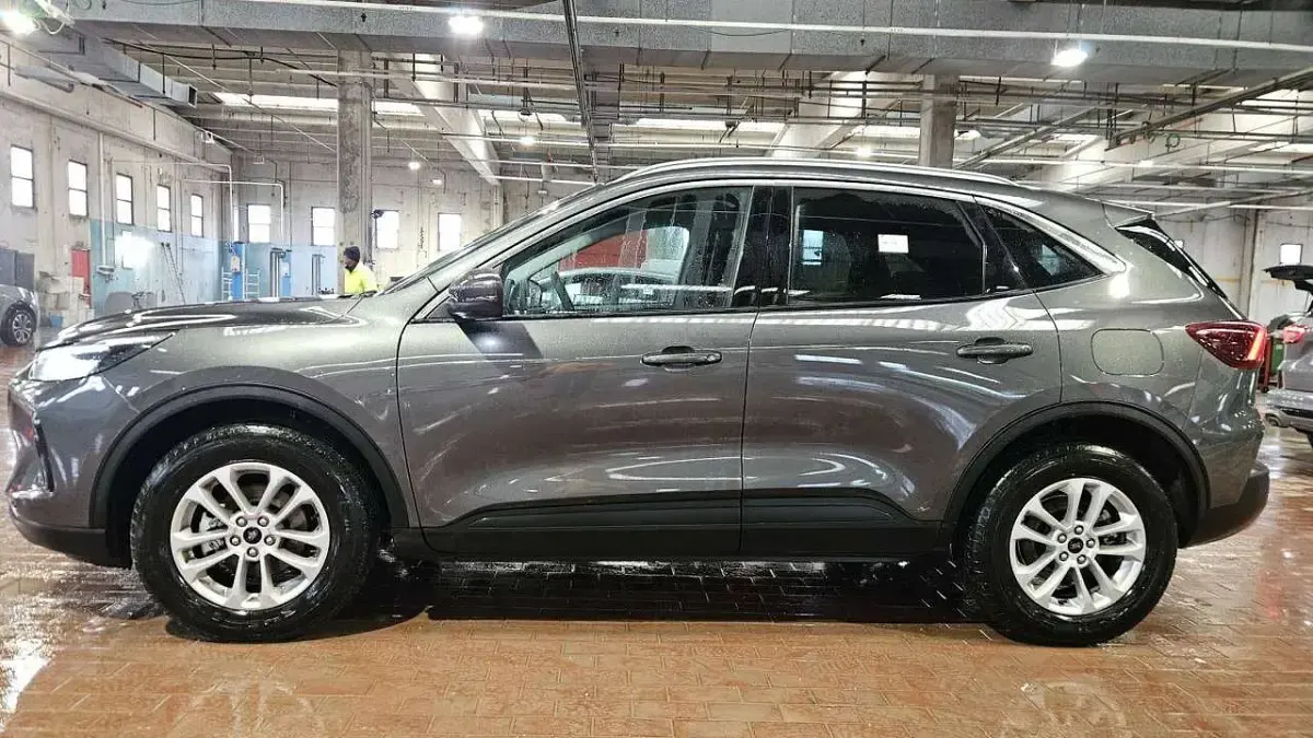 Usata Ford Kuga Titanium 179 CV (131 kW) 2025 Magnetic grey SUV