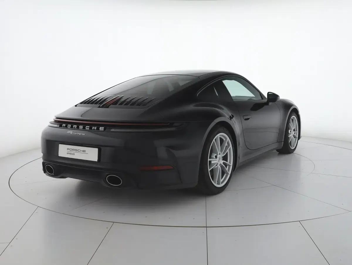 Usata Porsche 911 394 CV (289 kW) 2025 Nero jet metallizzato Coupé