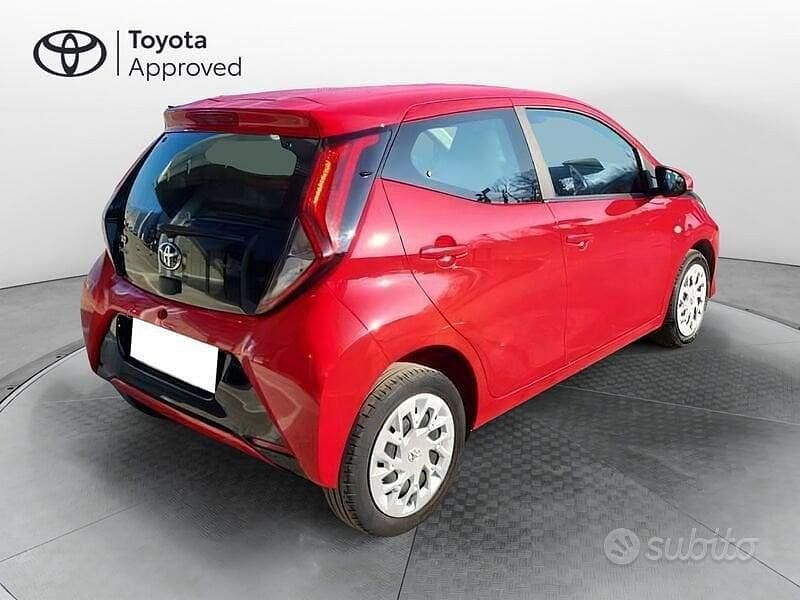 Usata Toyota Aygo Cool 72 CV (52 kW) 2020 Rosso Utilitaria