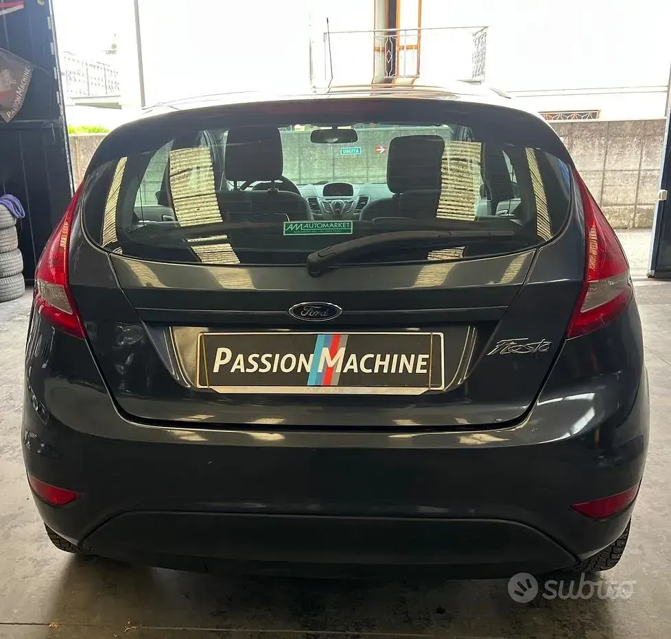 Usado Ford Fiesta 82 CV (60 kW) 2009 Gris Berlina