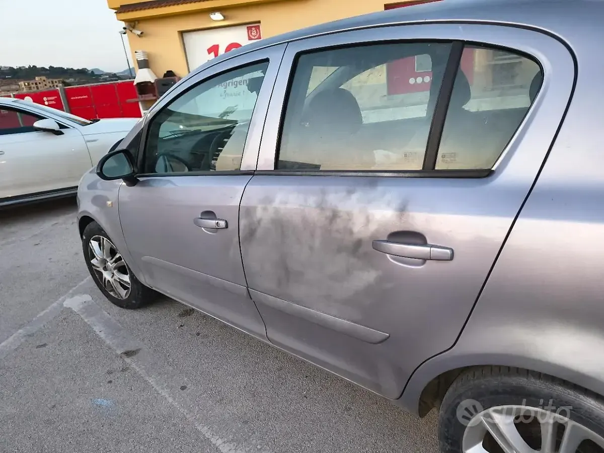 Usata Opel Corsa 75 CV (55 kW) 2007 Grigio Utilitaria