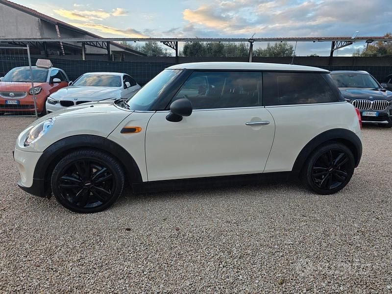 Usata Mini ONE 75 CV (55 kW) 2016 Beige Utilitaria