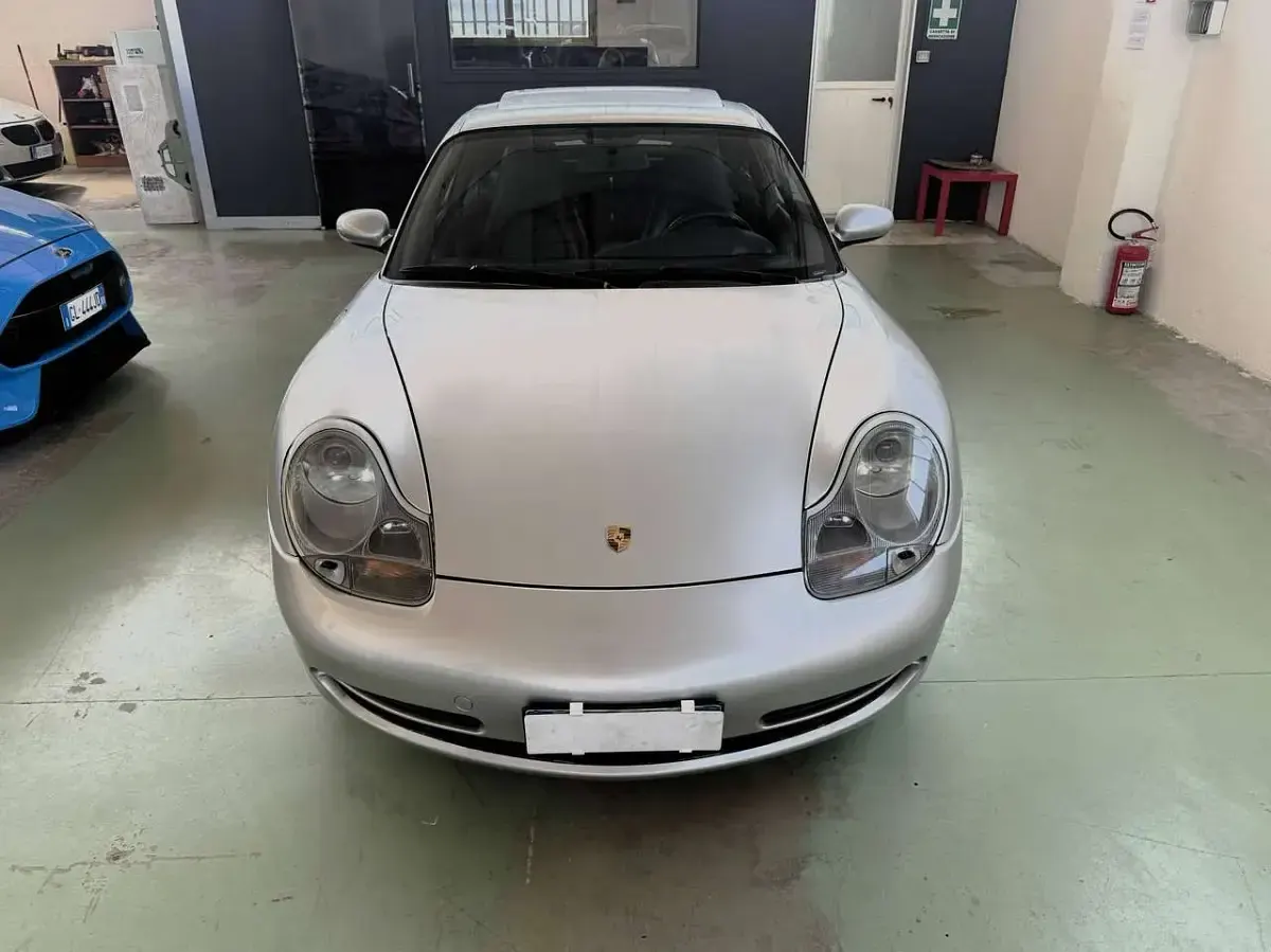 Usata Porsche 911 Carrera 4 300 CV (220 kW) 2000 Argento Coupé