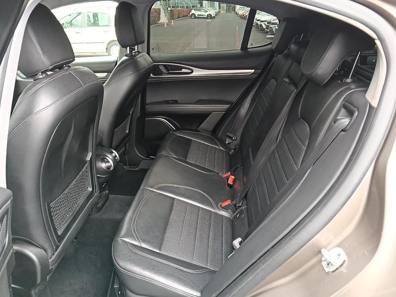 Käytetty Alfa Romeo Stelvio Super 180 HP (132 kW) 2017 Ruskea Katumaasturi