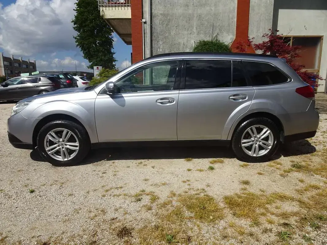 Usata Subaru Outback Trend 150 CV (110 kW) 2012 Grigio Station wagon