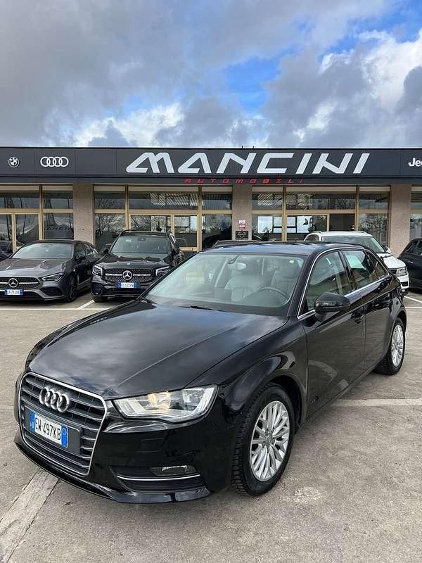Nero Usata 2014 Audi A3 Ambiente Tre volumi | 9900 € (Super prezzo) - Immagine 1/4