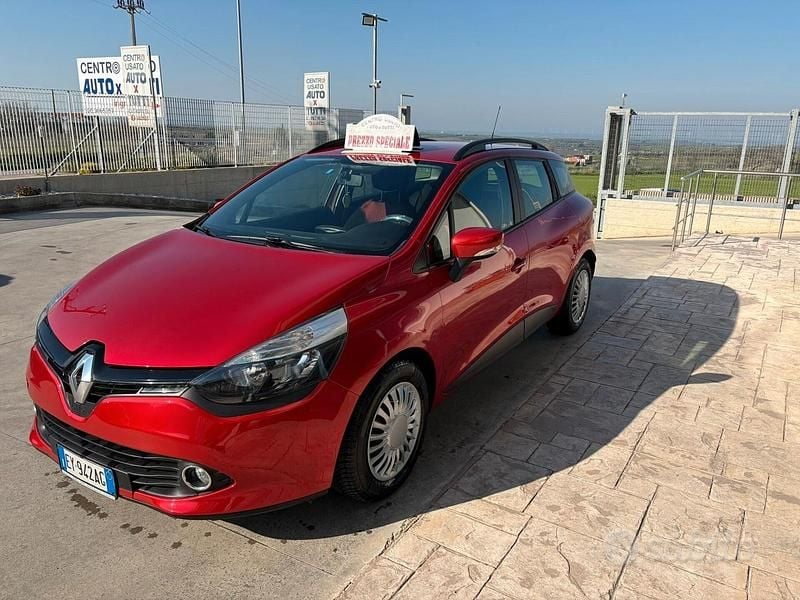 Usata Renault Clio GrandTour Intens 90 CV (66 kW) 2015 Rosso Station wagon